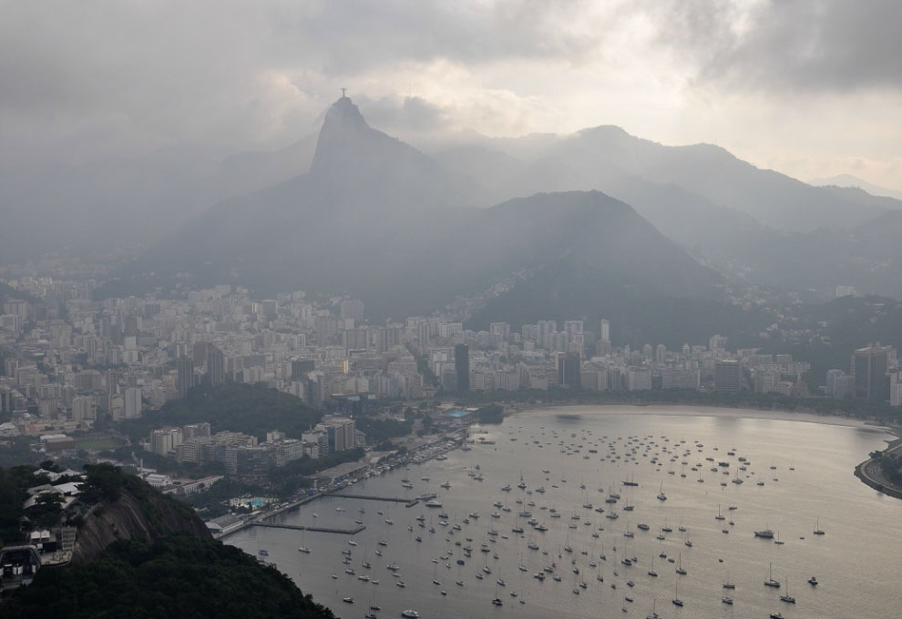 Сахарная Голова и Рио-де-Жанейро с высоты