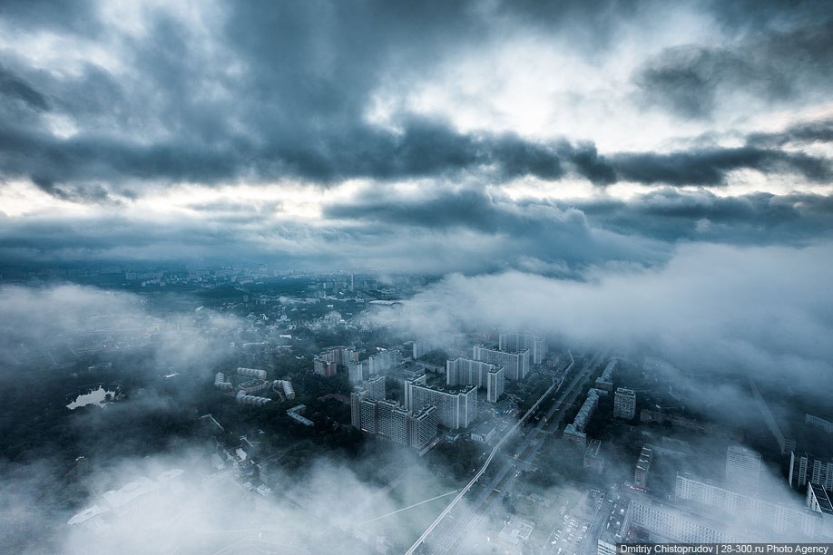 Москва в облаках