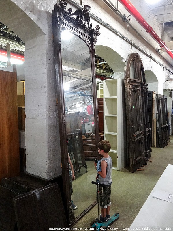Шикарное старинное зеркало невероятных размеров