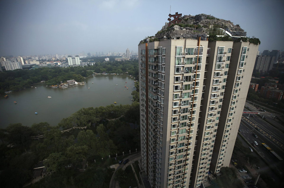 Незаконное строительство по-китайски: горная вилла на 26 этаже