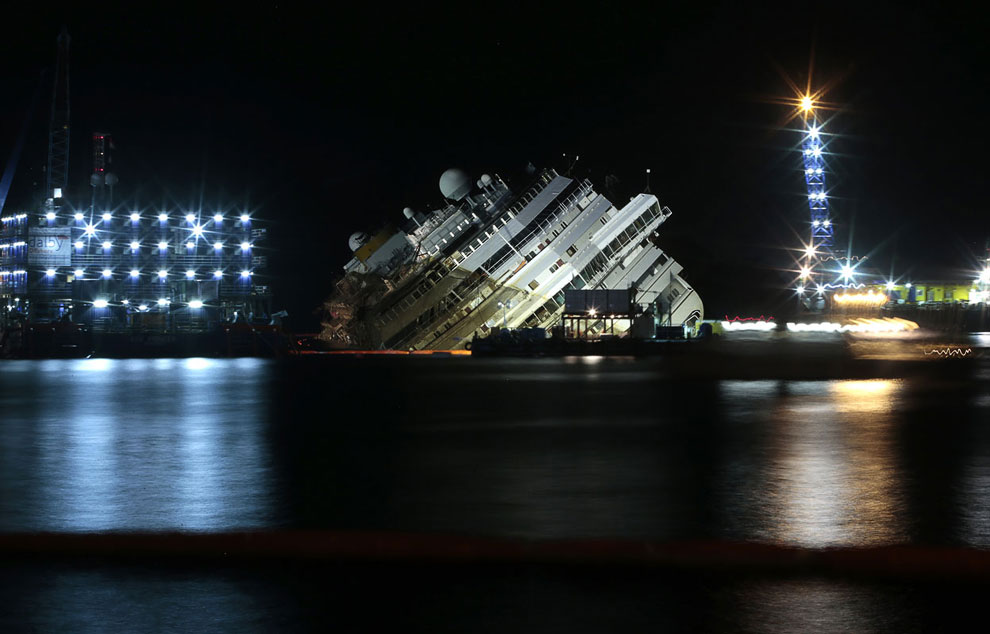 Подъем круизного лайнера Costa Concordia