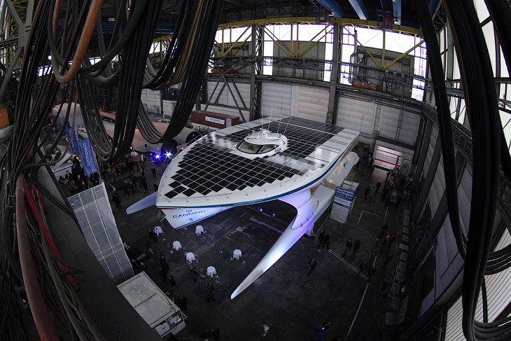 Самое большое в мире судно на солнечных батареях