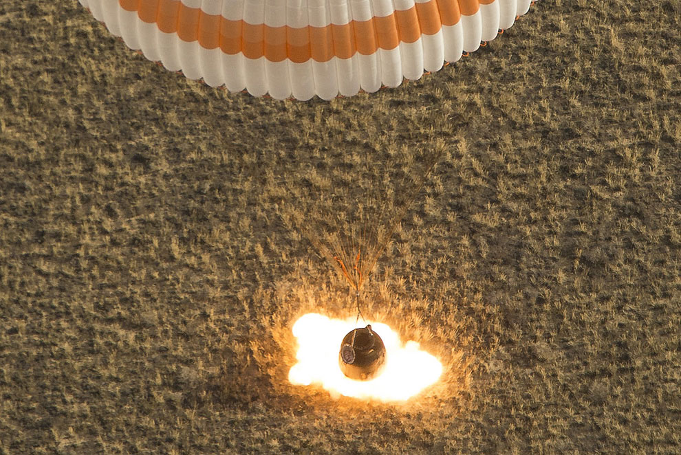 И вот в Казахстане успешно приземлилась спускаемая капсула с участниками 36-й экспедиции на МКС