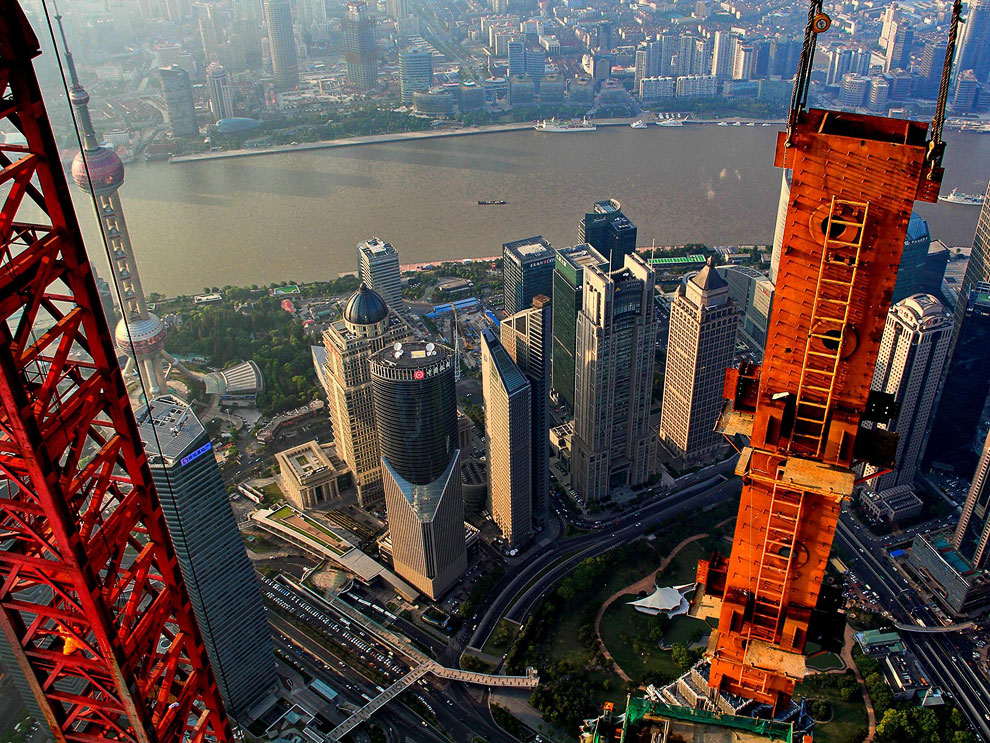 Шанхай с высоты башенного крана