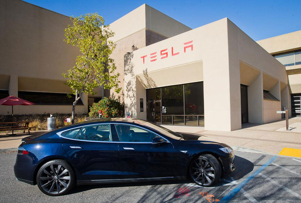 Tesla Model S — главное событие автомобильного 2013 года 