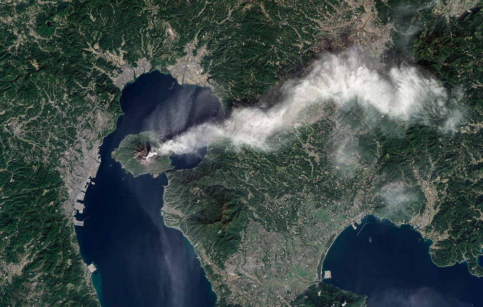 Извержение вулкана Сакура-Джима на японском острове Кюсю
