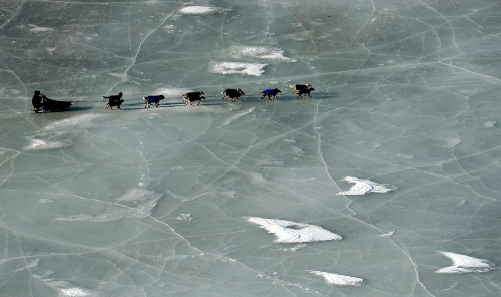 Участок трассы, проходящей по замерзшему озеру