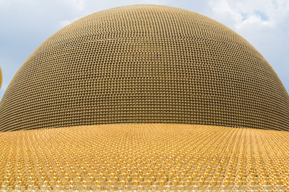Храм Wat Dhammakaya и миллион золотых статуэток