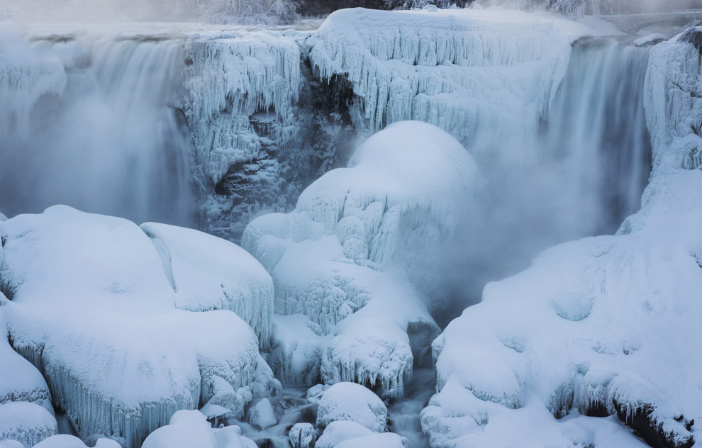 Частично замерзший Ниагарский водопад