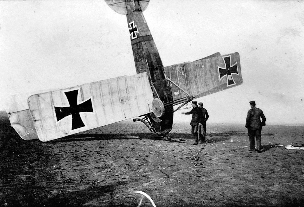 Сбитый немецкий самолет