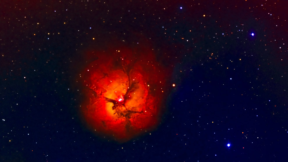 Трехдольная диффузная туманность M 20 в созвездии Стрельца