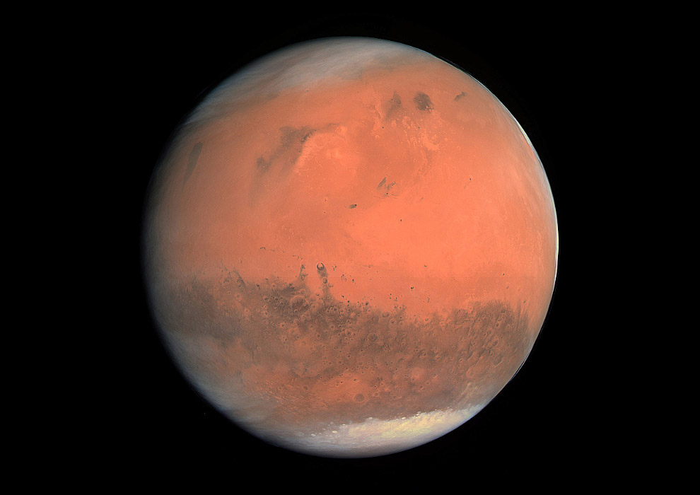 Марс с расстояния около 240 000 км
