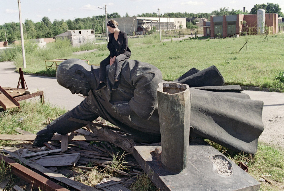 «Свергнутая» статуя Ленину в Вильнюсе