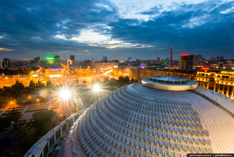 Крупнейший театр Новосибирска и Сибири и один из наиболее значительных в России.