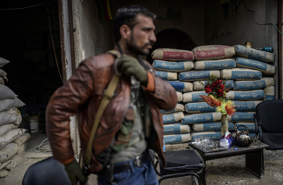 Курдский боец отряда народной самообороны