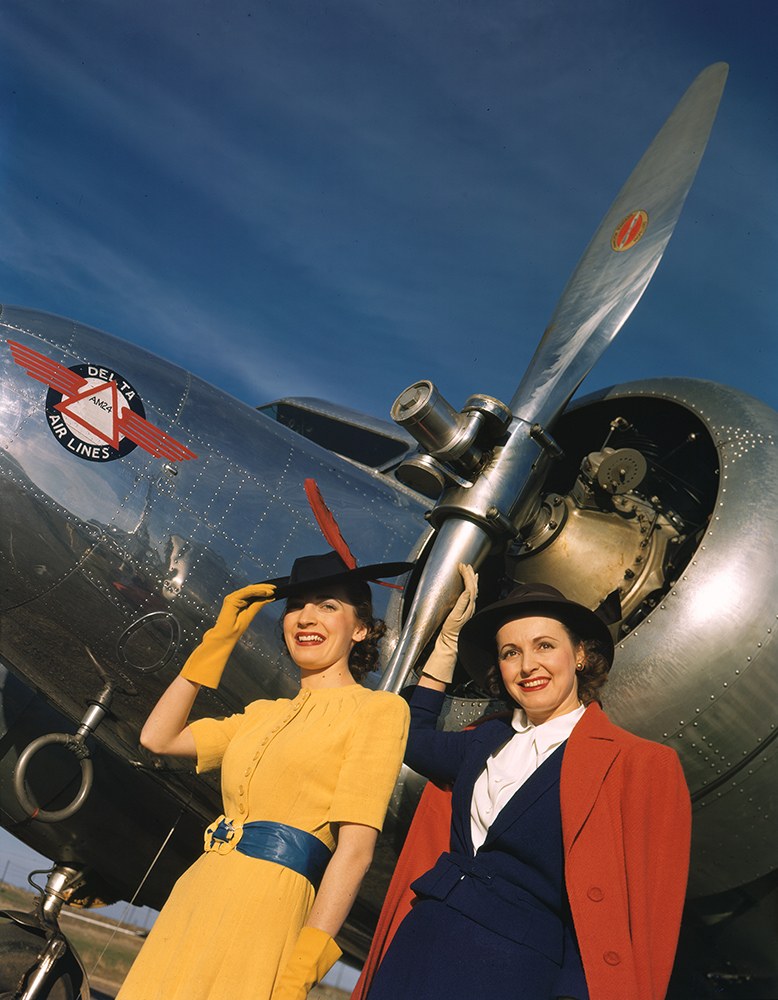 Фотомодели перед Lockheed 10B Electra компании Delta Air Lines.