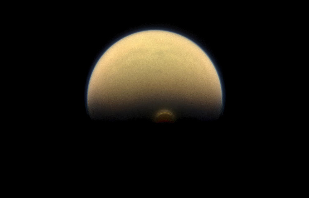 Титан — крупнейший спутник Сатурна