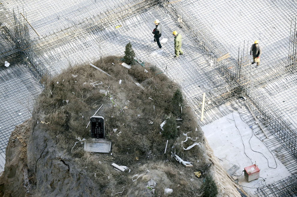 Могила-гвоздь на строительной площадке в провинции Шаньси