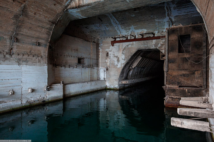 Российская подземная база подводных лодок в Балаклаве
