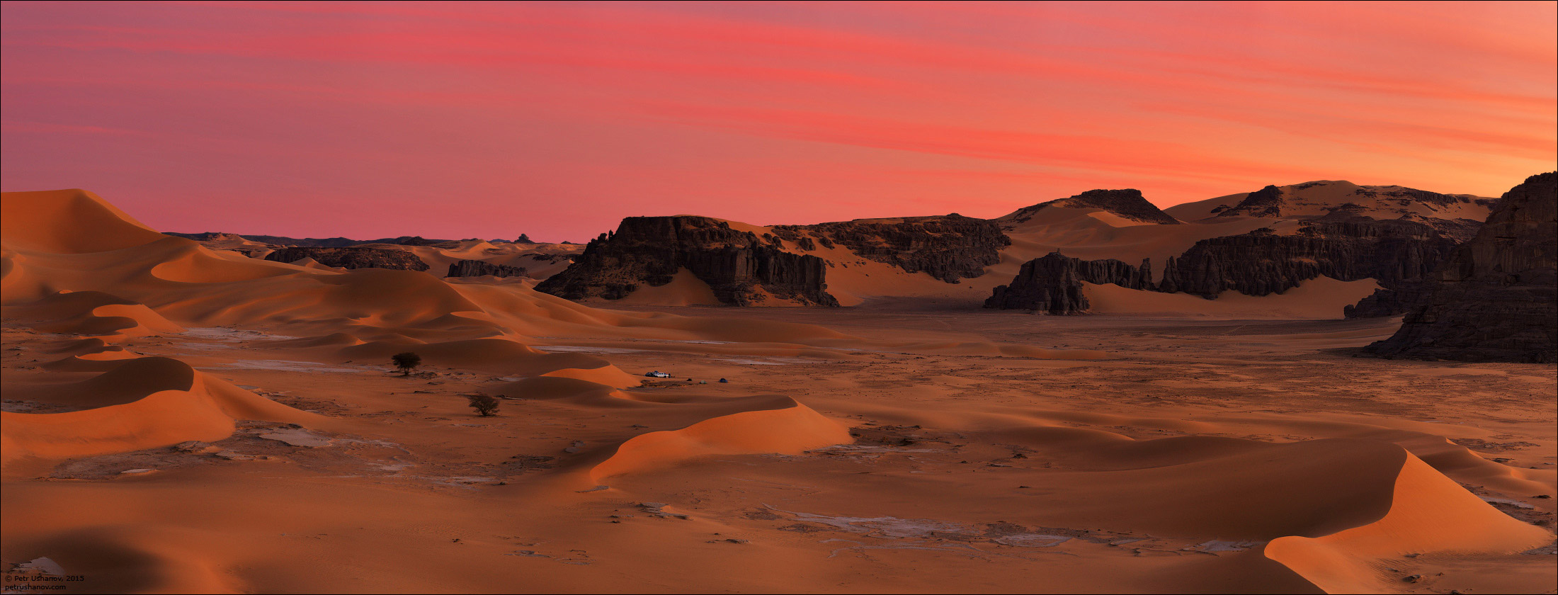 Самая крупная пустыня на земле. Пустыня панорама. Самая огромная пустыня в мире. Самая красивая Страна в Северной Африке. Алжир, Тадрарт.