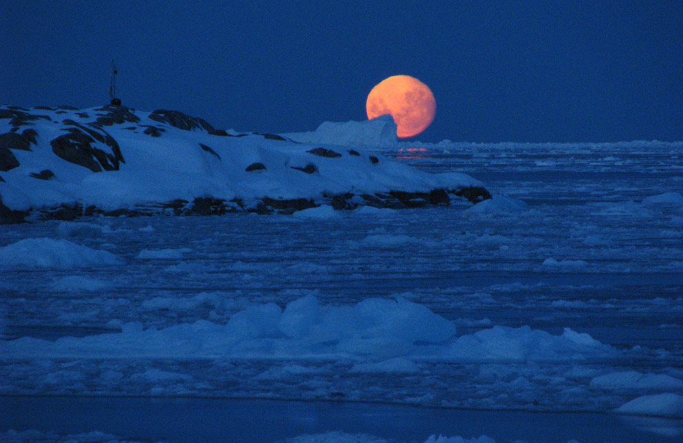 Луна на острове Анверс