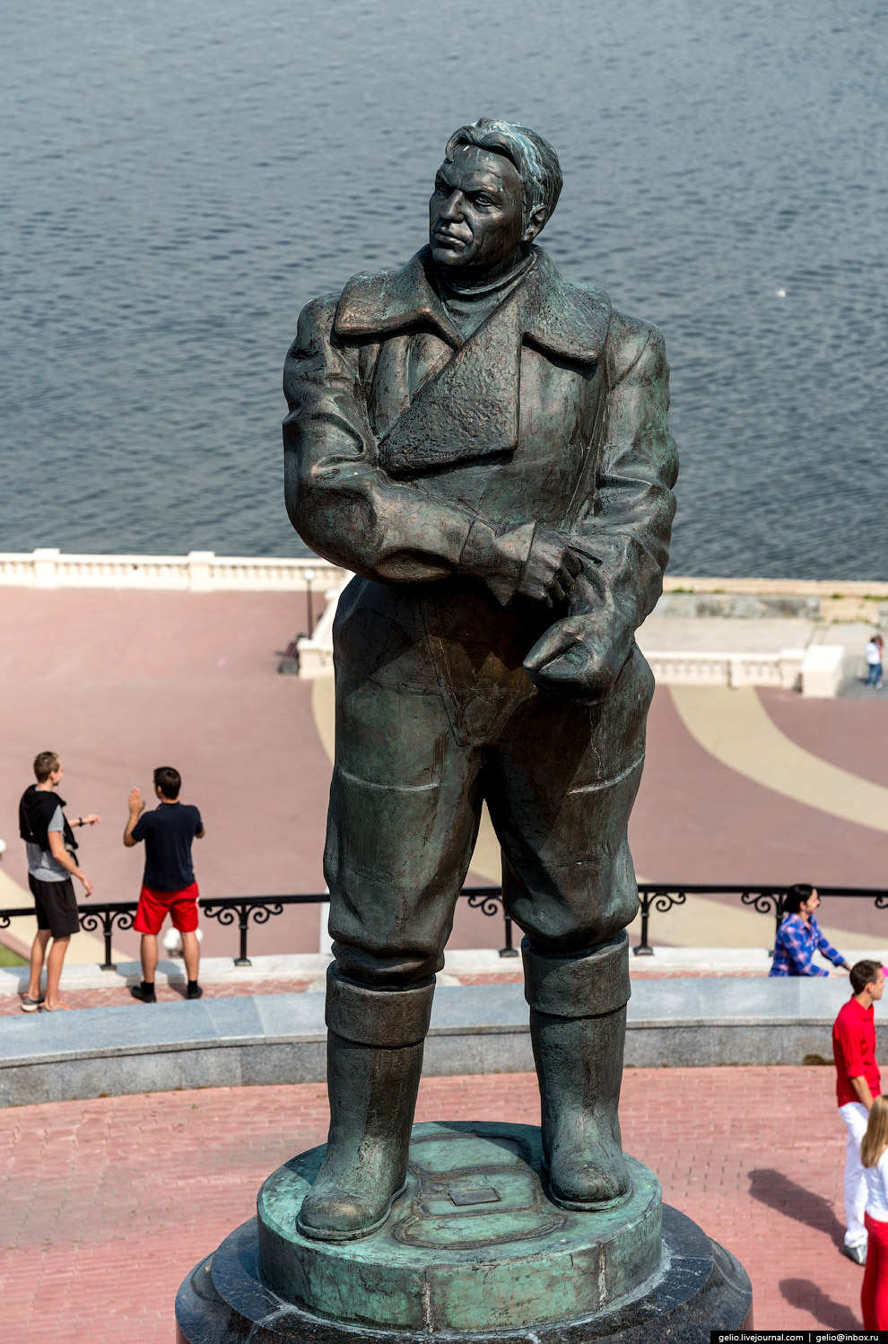 Памятник В. П. Чкалову.