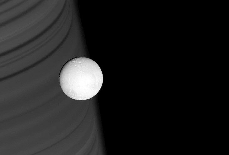 Энцелад—шестой спутник Сатурна