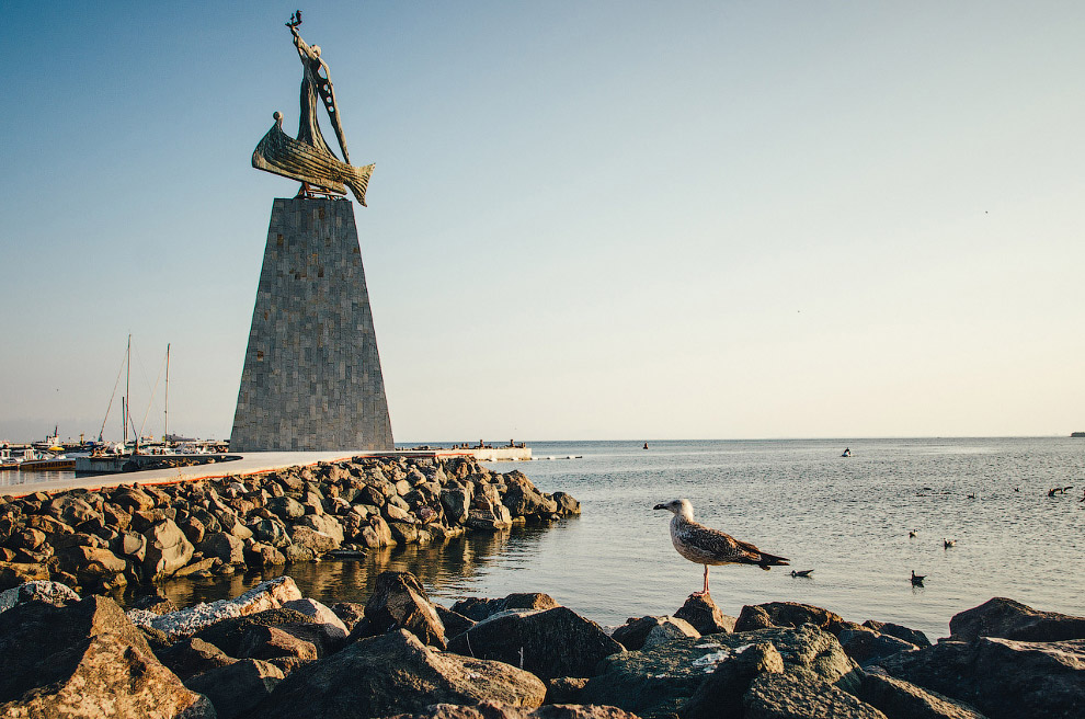 Памятник Святому Николе – покровителю моряков.