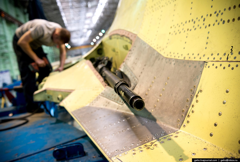 Производство фронтового бомбардировщика Су-34