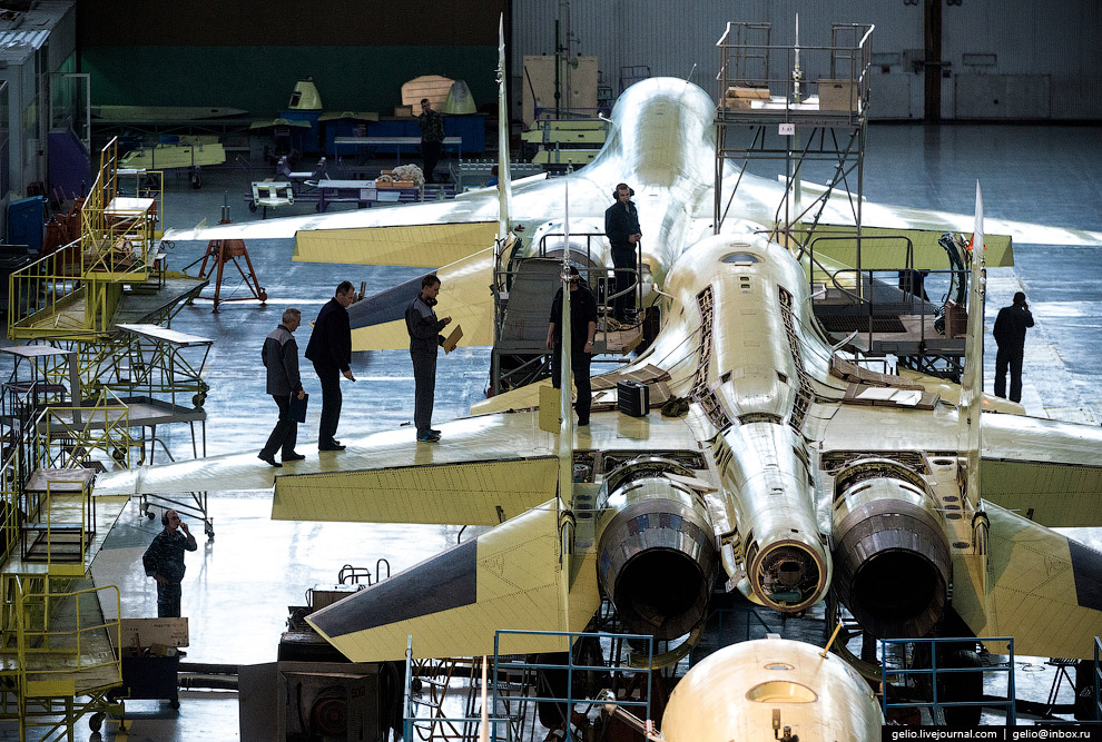 Производство фронтового бомбардировщика Су-34