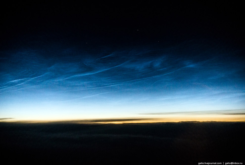 Серебристые облака на высоте около 80 км над поверхностью Земли.