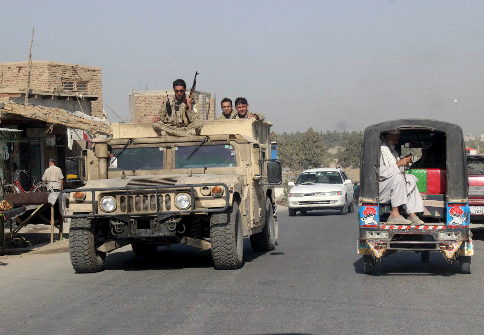 Афганские солдаты на улицах в провинции Кундуз, Афганистан