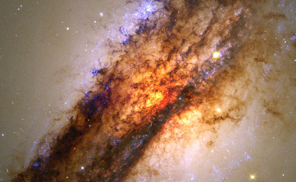 Рождение звезд в линзовидной галактика с полярным кольцом Центавр A