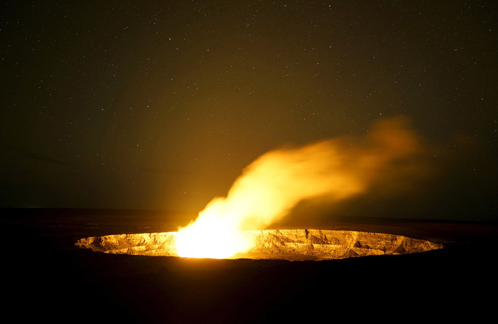 Активный щитовидный вулкан Килауэ́а на острове Гавайи