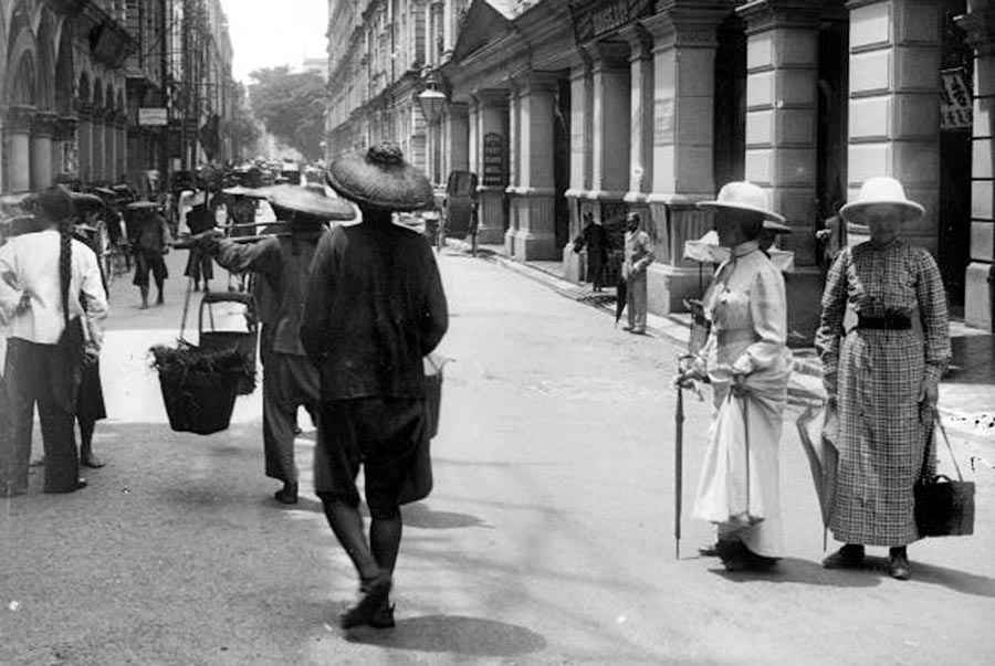 Туристы в Гонконге. Китай, 1895 год.