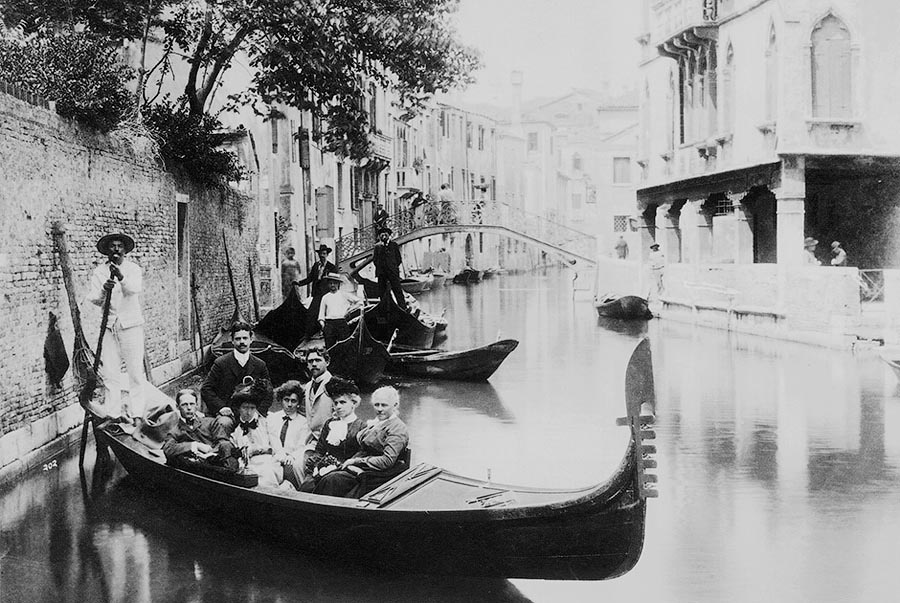Туристы в Венеции. Италия, 1900 год.