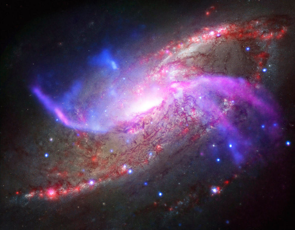 Галактика М 106 в созвездии Гончие Псы