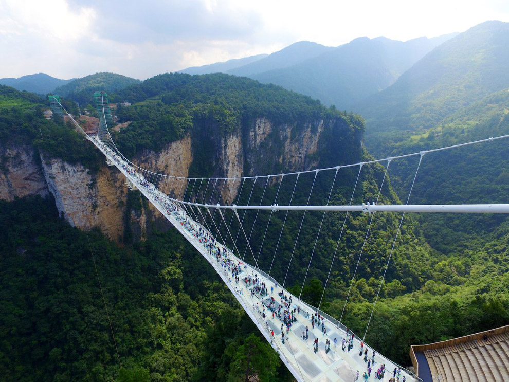 самый длинный и высокий в мире стеклянный мост