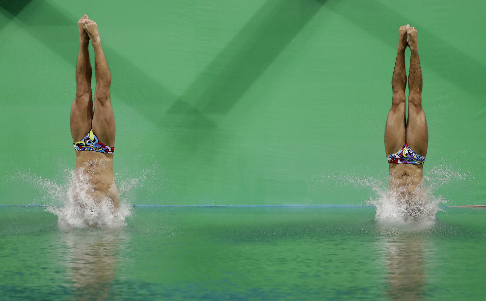 Соревнования по синхронным прыжкам в воду с 3-метрового трамплина