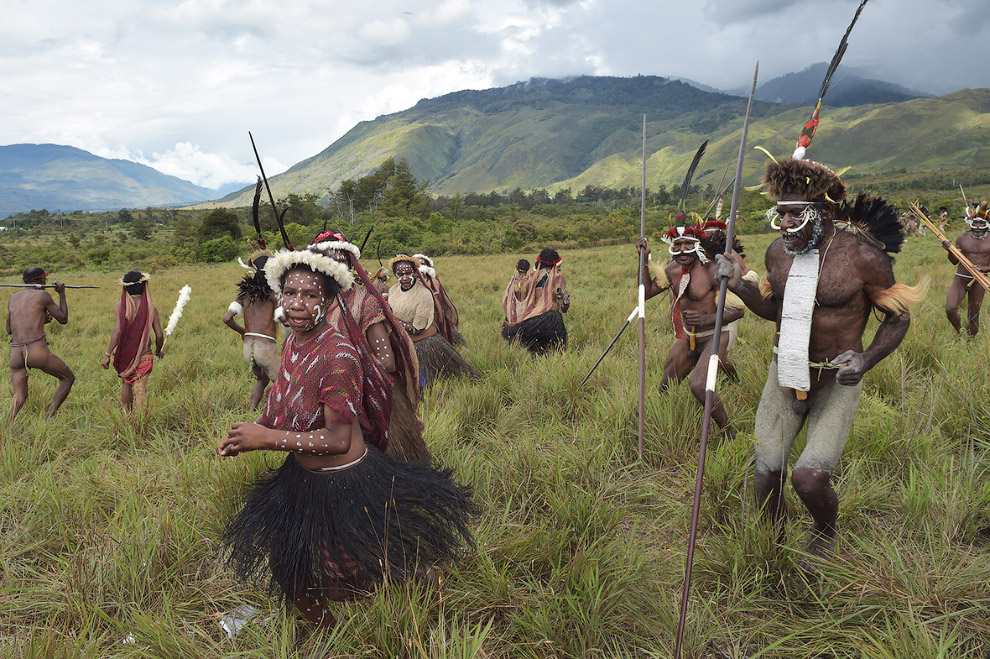 Войны племен из Индонезии