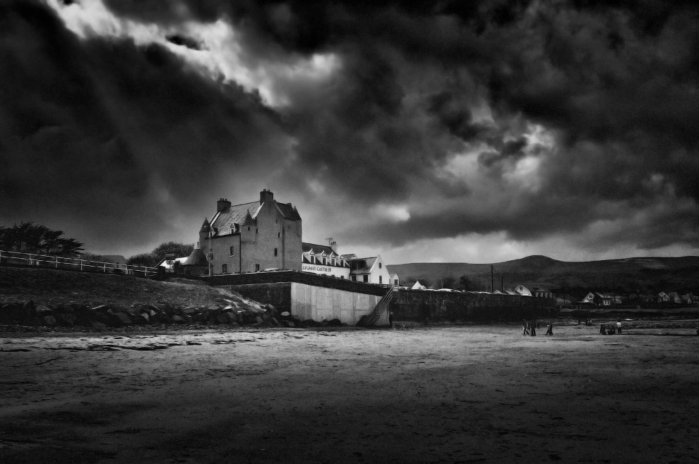 замок Баллигалли в Ирландии (Ballygally Castle)