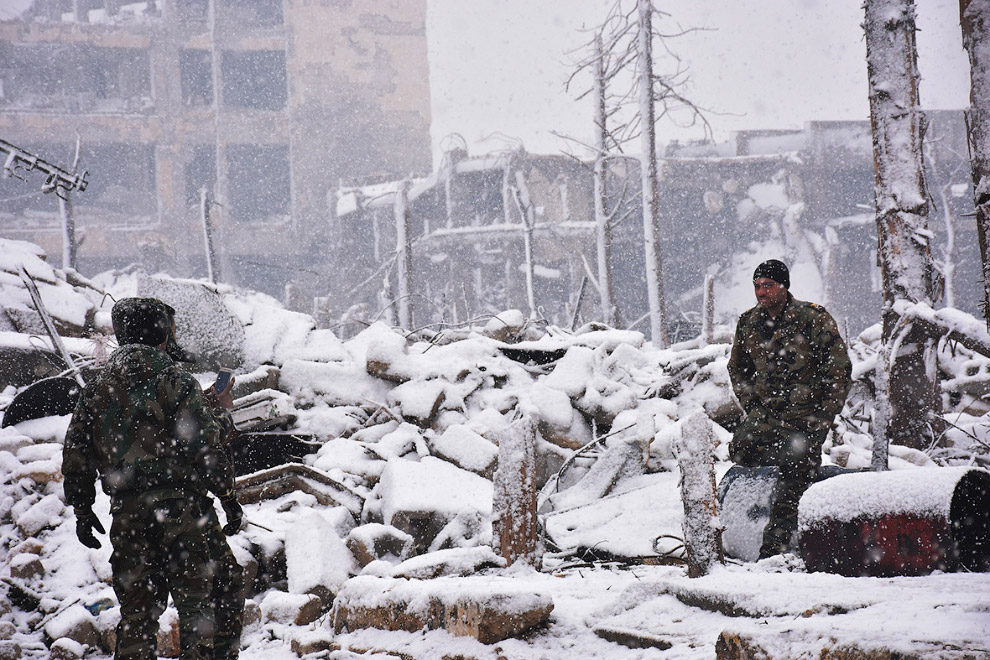 Снег на развалинах Алеппо