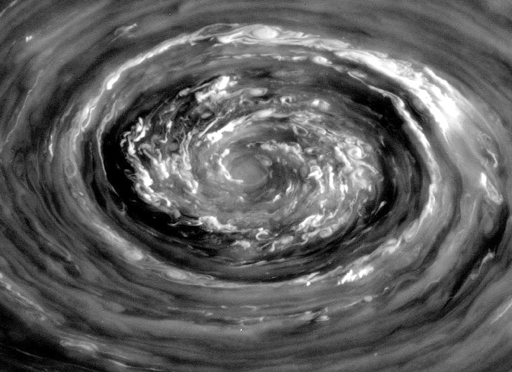 Так выглядит вихревое атмосферное образование на северном полюсе Сатурна 
