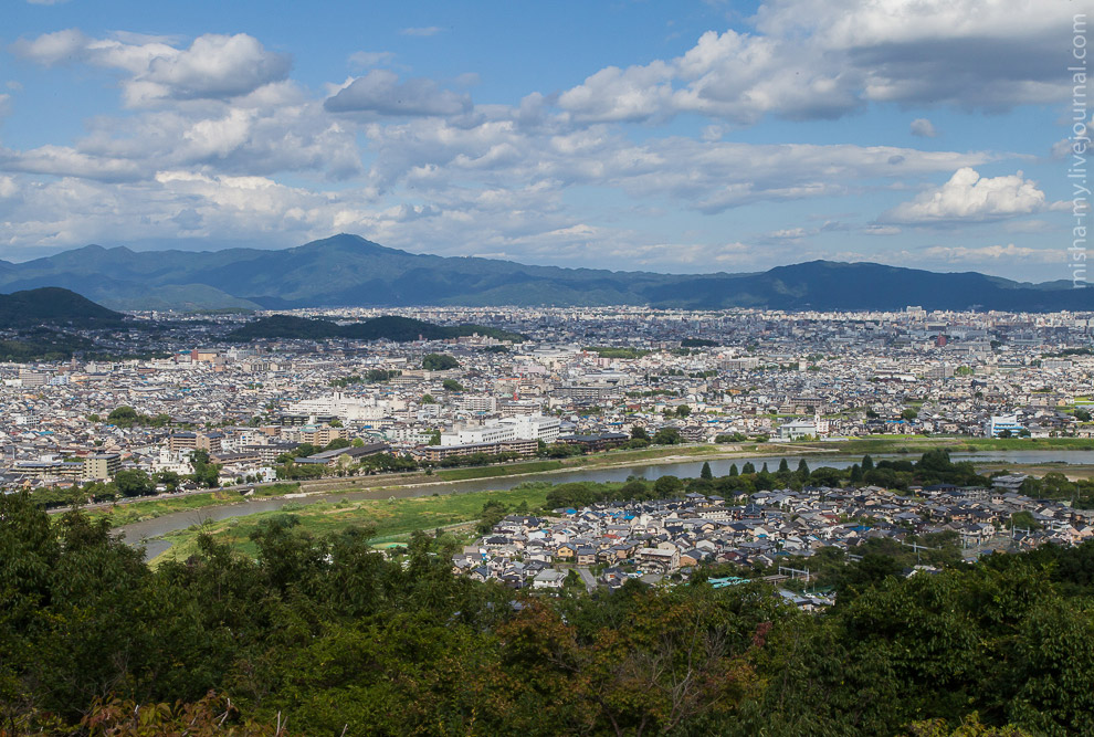 Вид на Киото со смотровой площадки парка
