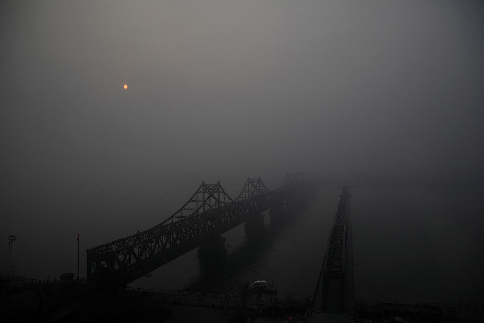 Мосты через реку Ялу, соединяющие Синьджу в Северной Кореи и Даньдун в Китае