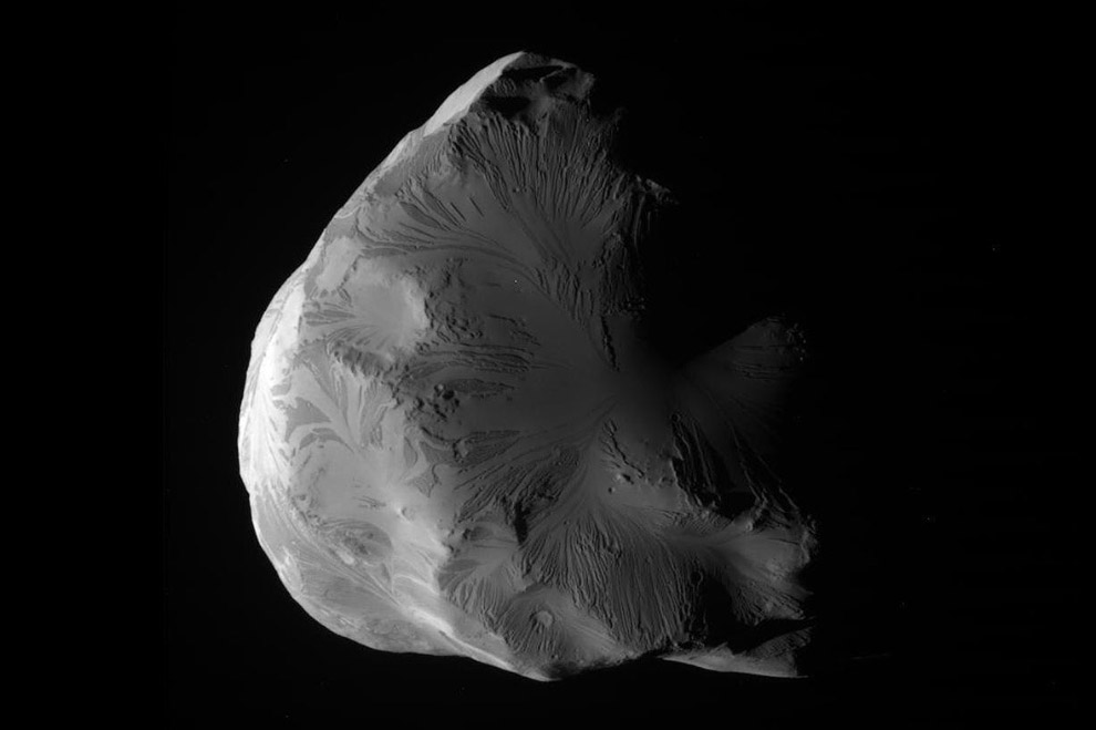 Ледяная луна Сатурна Елена