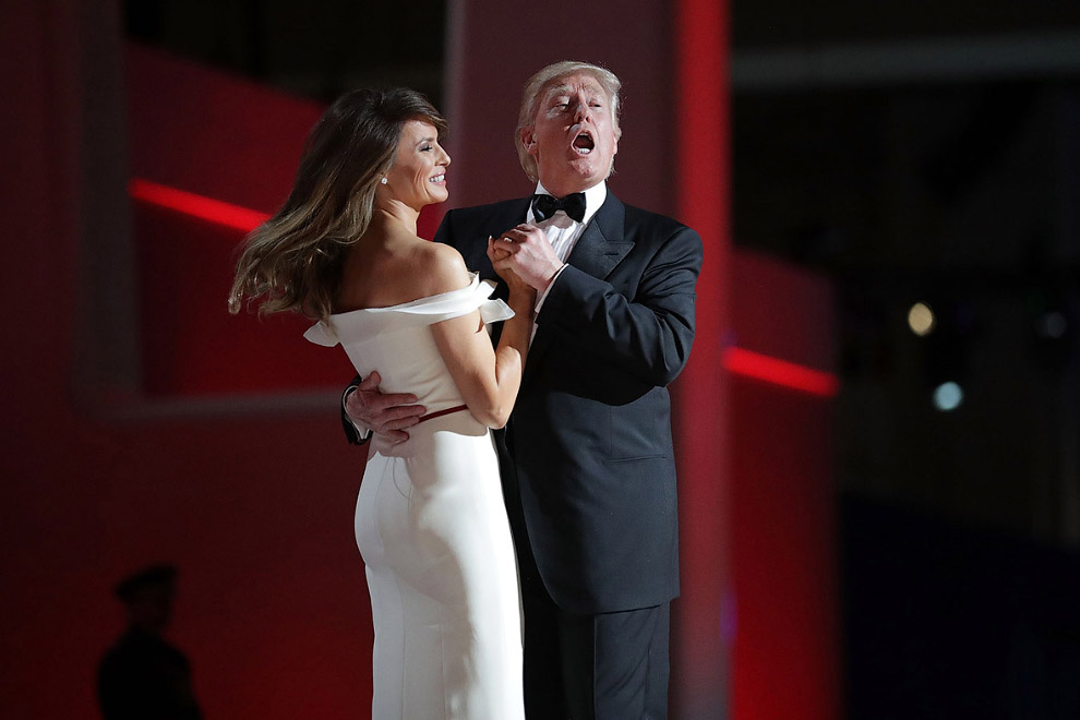 Бал в честь нового президента США, первый танец за Трампом с женой Меланией