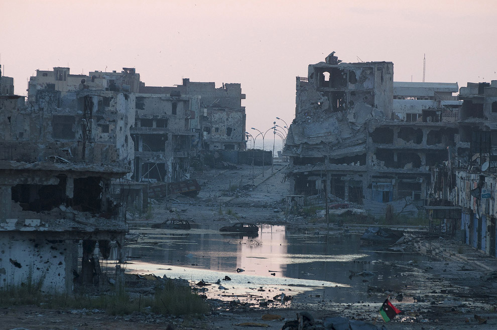 Запад сверг Каддафи. Война превратила многие места в города-призраки. Это Бенгази, Ливия