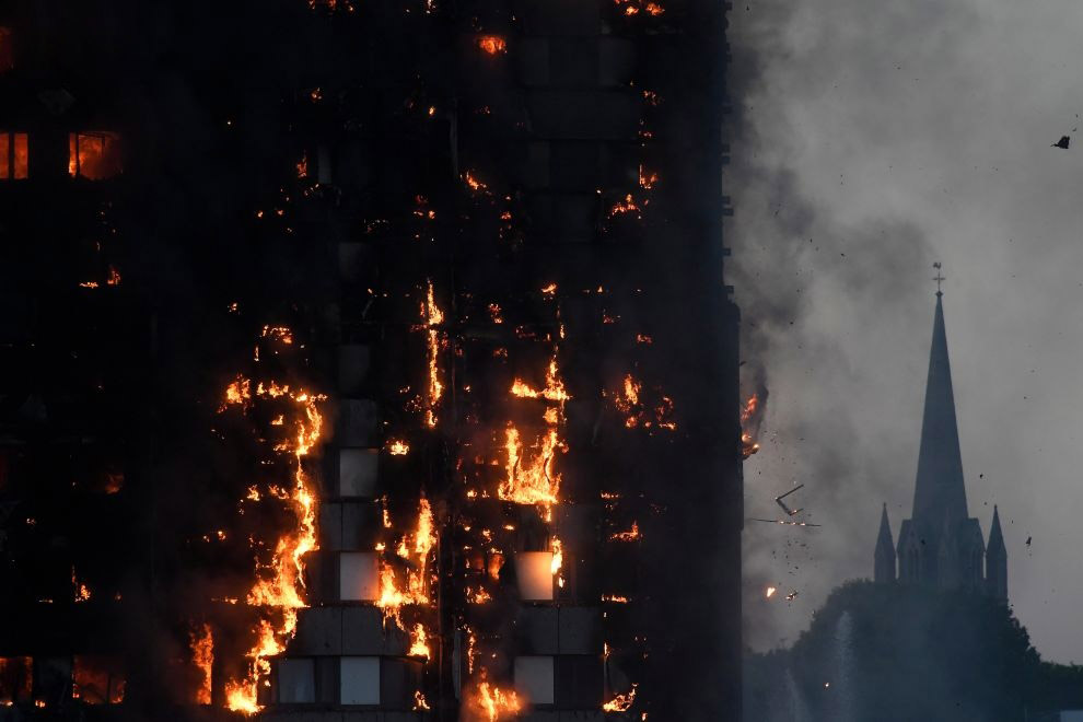 Пожар в небоскребе Лондона