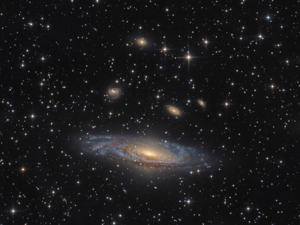 Спиральная галактика NGC 7331